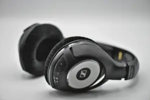 active vs passive noise cancelling